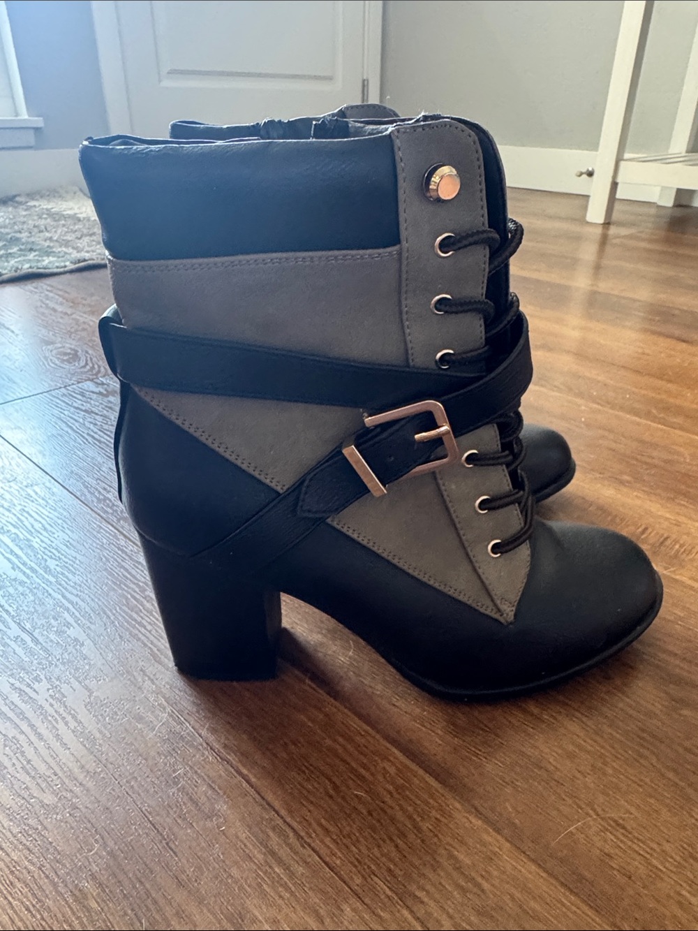 Women's Two-Tone Black & green/Gray Heeled Ankle Boots with Buckle Size 8.5